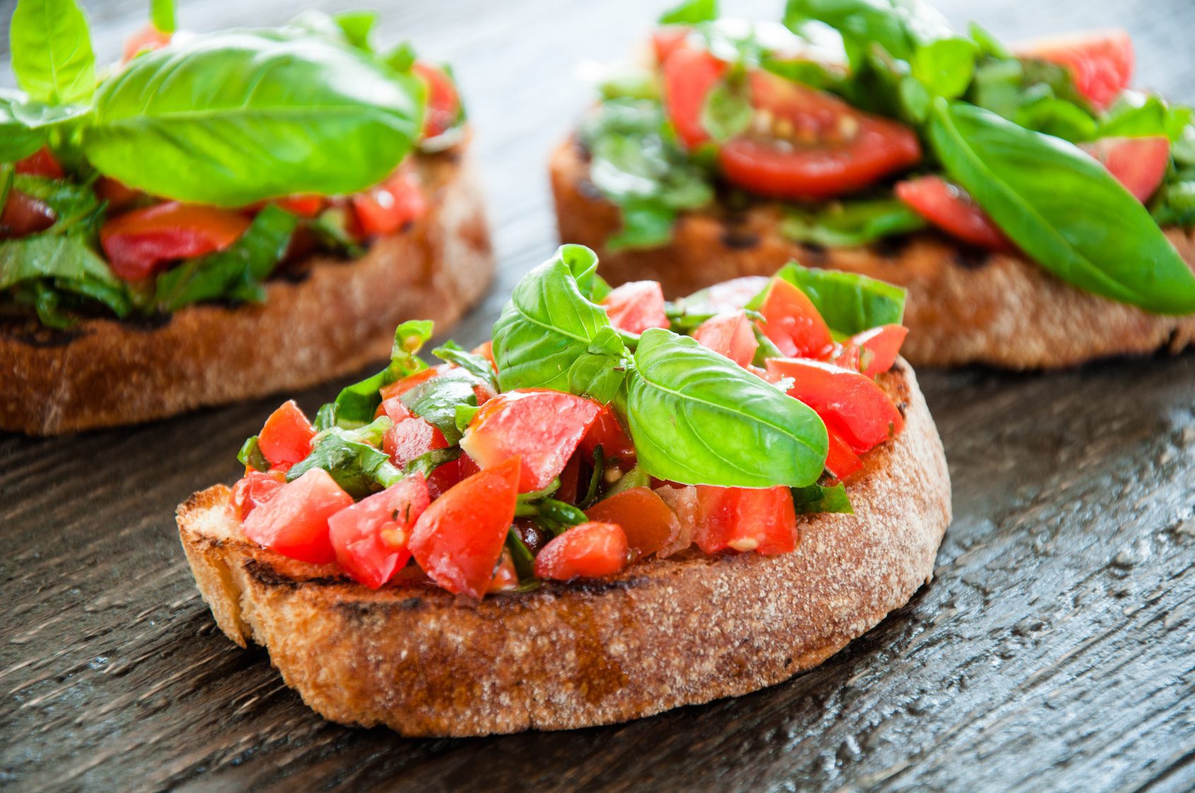 Bruschetta met tomaat, basilicum & knoflook